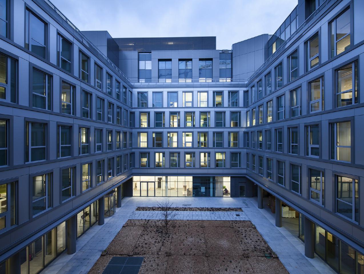 Bureau La Plaine Saint-Denis 16850m² Location bureau La Plaine Saint-Denis Seine-Saint-Denis OLBUR2205849 0